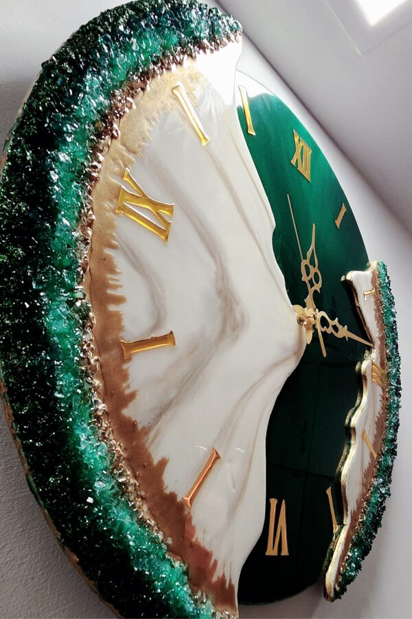 Emerald Shattered Geode Resin Wall Clock - Image 4